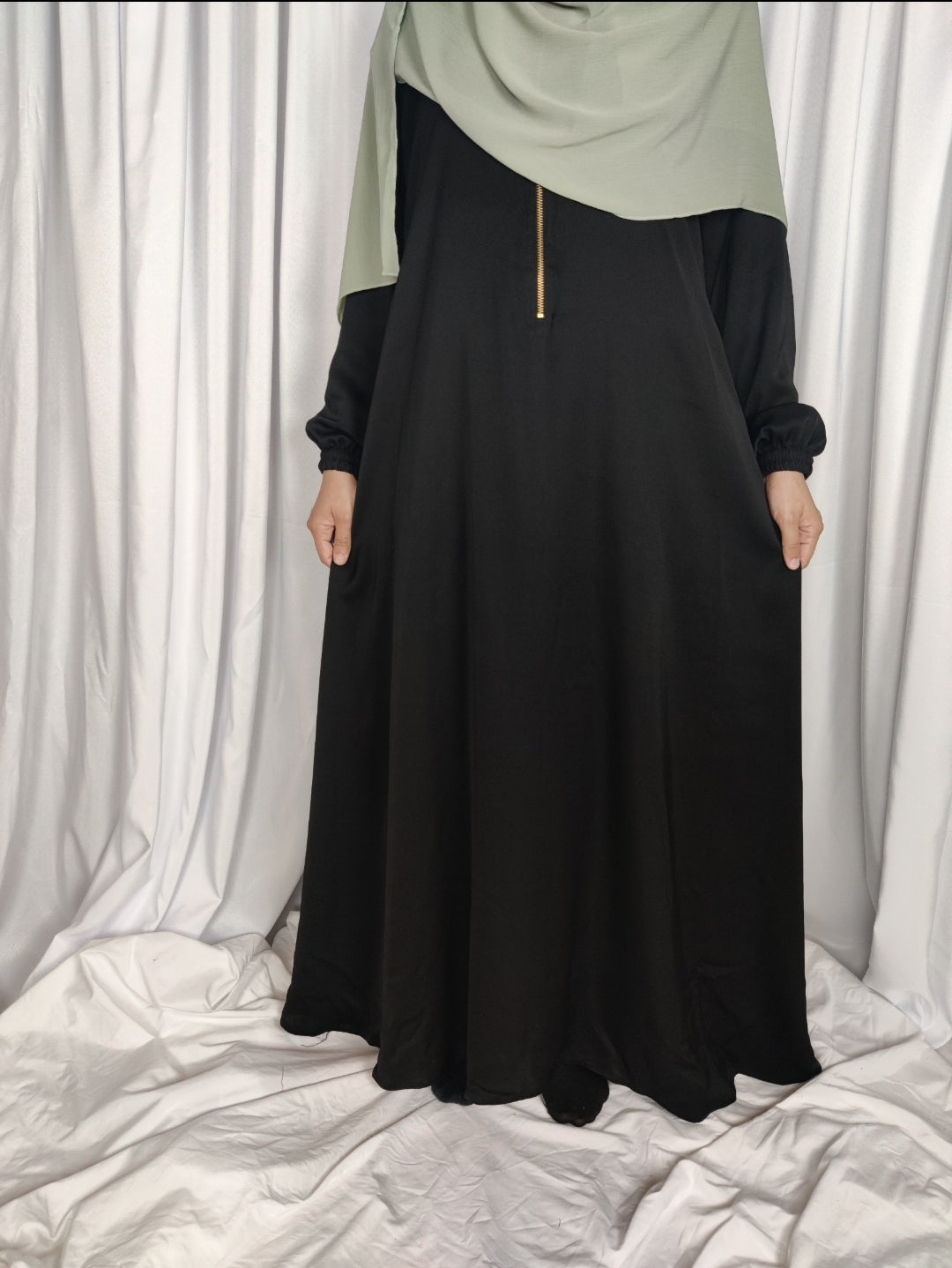 Gold Zipper Abaya | Black Amal Abaya | theummatis
