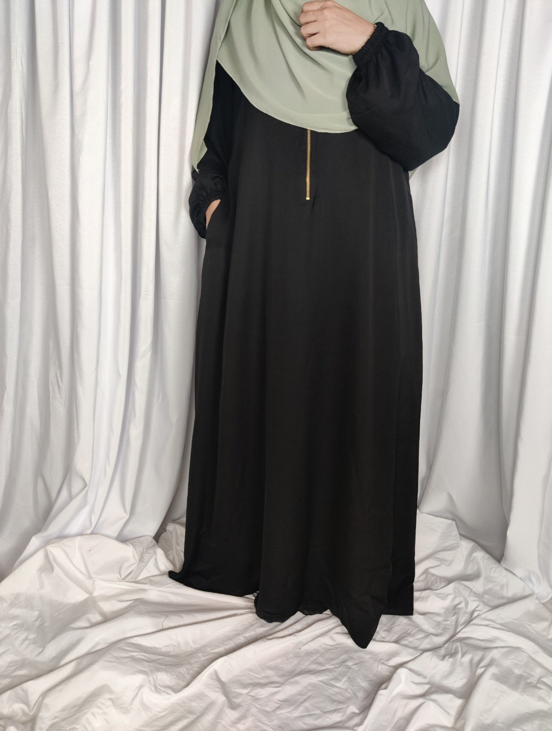 Gold Zipper Abaya | Black Amal Abaya | theummatis