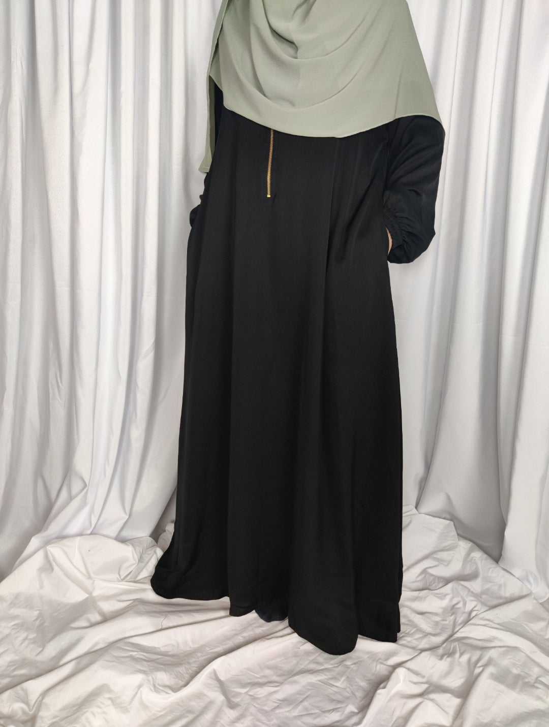 Gold Zipper Abaya | Black Amal Abaya | theummatis