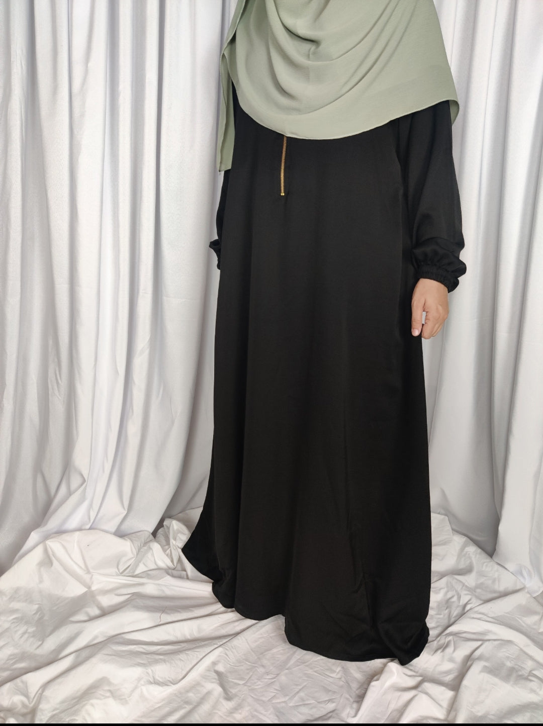 Gold Zipper Abaya | Black Amal Abaya | theummatis