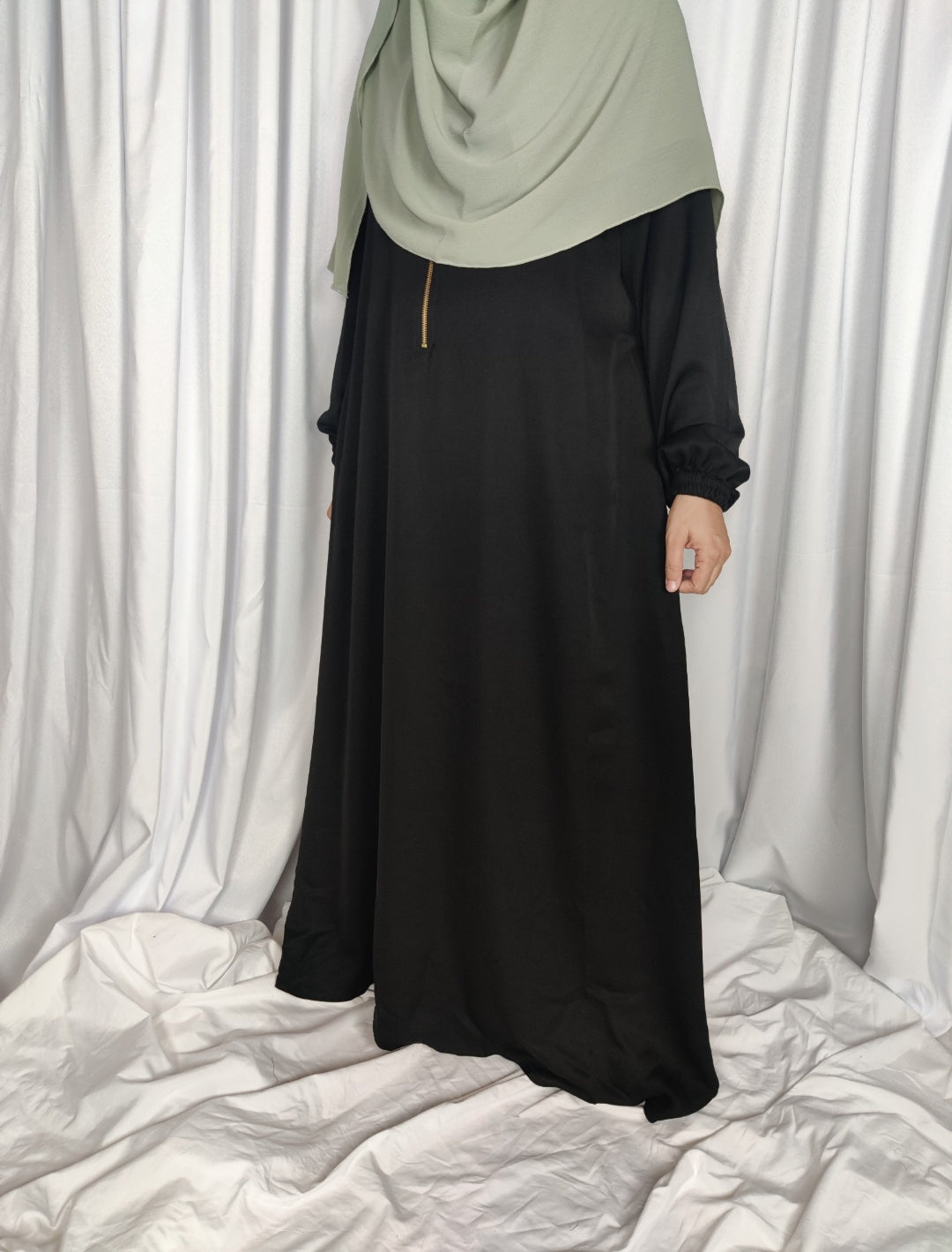 Gold Zipper Abaya | Black Amal Abaya | theummatis